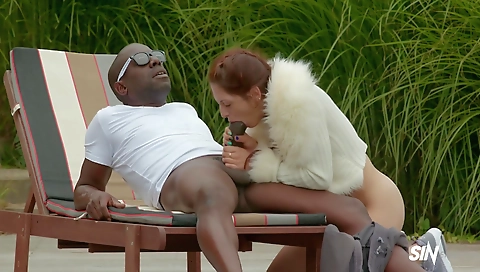 Brunette milf and big cock outdoor ride a big cock