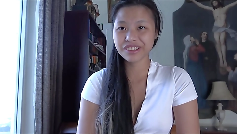 Asian girlfriend gets a facial and cumshot in her face