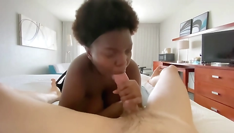 Ebony big ass amateur brunette deepthroat porn clip