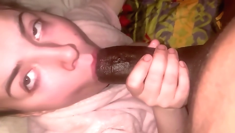 Older woman fucks a teen in the amateur anal scene