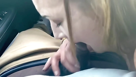 Amateur blonde gives a deepthroat to her horny lover