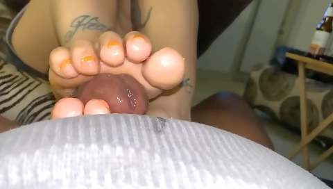 Beautiful feet in amateur tattooed foot job pov 3k