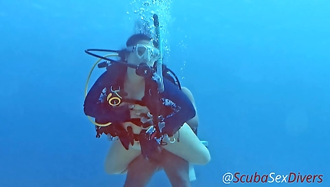 Great scuba video shows the asian babe and her boyfriend