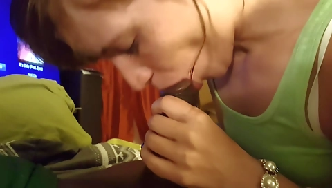 Amateur brunette tongue gets licked by a guy's deepthroat